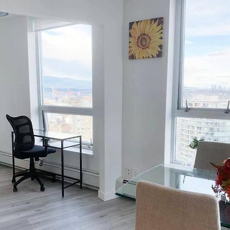 Downtown 3Br/2Ba+Views+Skytrain+Free Parking Daire Vancouver Dış mekan fotoğraf