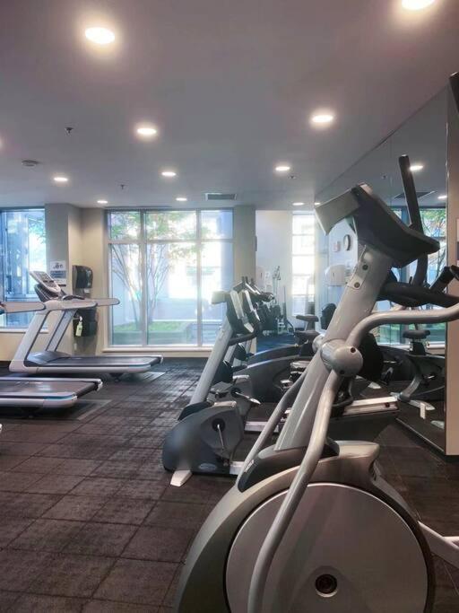 Downtown 3Br/2Ba+Views+Skytrain+Free Parking Daire Vancouver Dış mekan fotoğraf