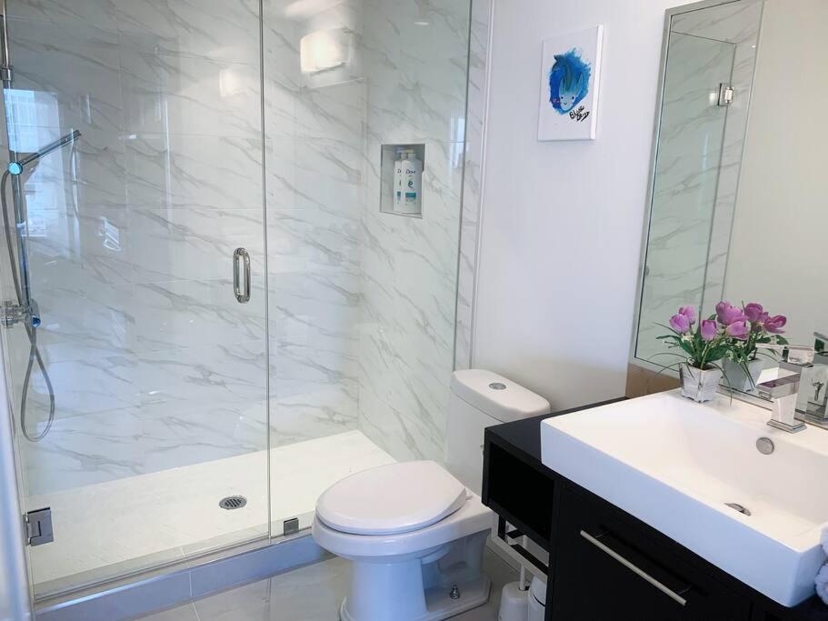 Downtown 3Br/2Ba+Views+Skytrain+Free Parking Daire Vancouver Dış mekan fotoğraf