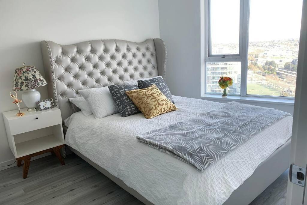 Downtown 3Br/2Ba+Views+Skytrain+Free Parking Daire Vancouver Dış mekan fotoğraf