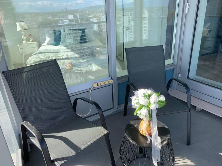 Downtown 3Br/2Ba+Views+Skytrain+Free Parking Daire Vancouver Dış mekan fotoğraf