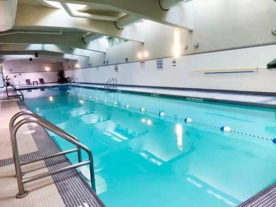 Downtown 3Br/2Ba+Views+Skytrain+Free Parking Daire Vancouver Dış mekan fotoğraf