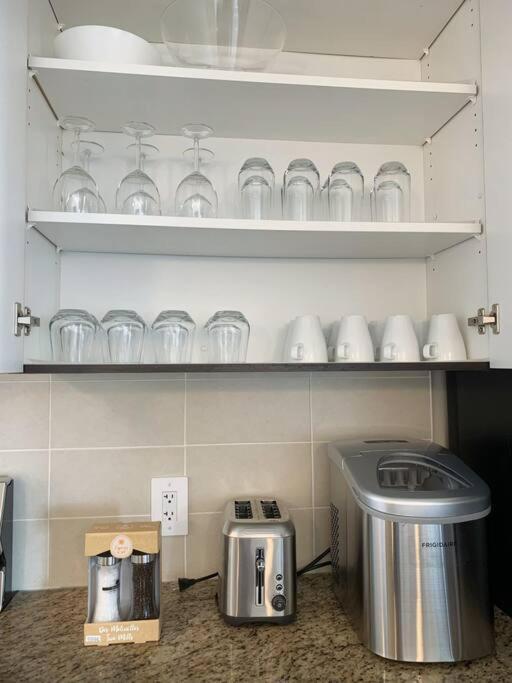 Downtown 3Br/2Ba+Views+Skytrain+Free Parking Daire Vancouver Dış mekan fotoğraf