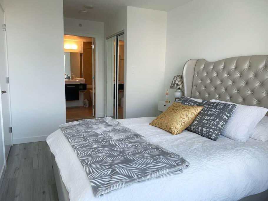 Downtown 3Br/2Ba+Views+Skytrain+Free Parking Daire Vancouver Dış mekan fotoğraf